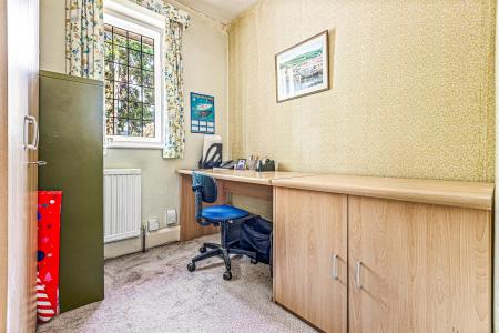 4 bedroom Detached house for sale in Pine Tree Avenue, Leicester