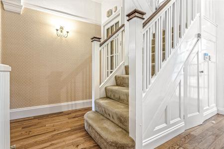 4 bedroom Detached house for sale in Pine Tree Avenue, Leicester
