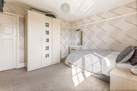 4 bedroom Detached house for sale in Pine Tree Avenue, Leicester