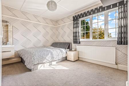4 bedroom Detached house for sale in Pine Tree Avenue, Leicester