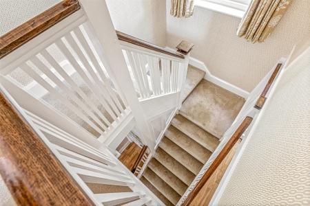 4 bedroom Detached house for sale in Pine Tree Avenue, Leicester