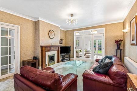 4 bedroom Detached house for sale in Pine Tree Avenue, Leicester
