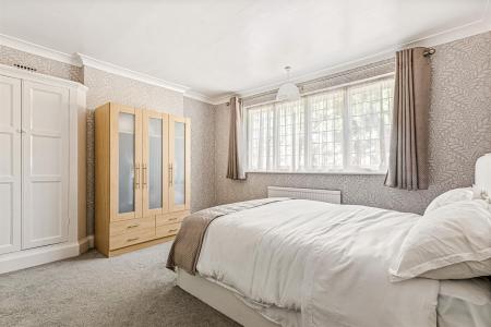 4 bedroom Detached house for sale in Pine Tree Avenue, Leicester
