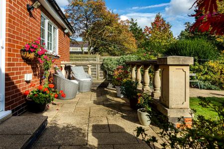 4 bedroom Detached house for sale in Pine Tree Avenue, Leicester