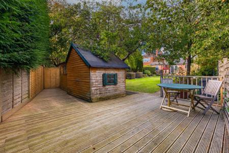 4 bedroom Detached house for sale in Pine Tree Avenue, Leicester