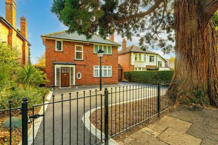 Pine Tree Avenue, Leicester