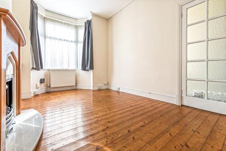 2 bedroom Terraced House for sale in Knighton Lane, Leicester