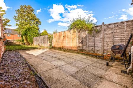 2 bedroom Terraced House for sale in Knighton Lane, Leicester