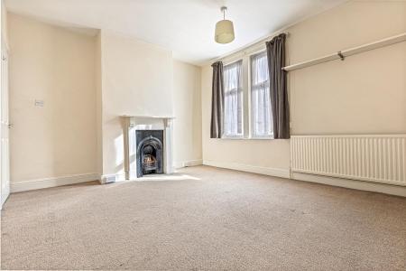 2 bedroom Terraced House for sale in Knighton Lane, Leicester