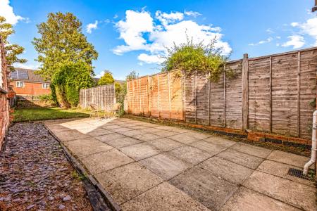 2 bedroom Terraced House for sale in Knighton Lane, Leicester