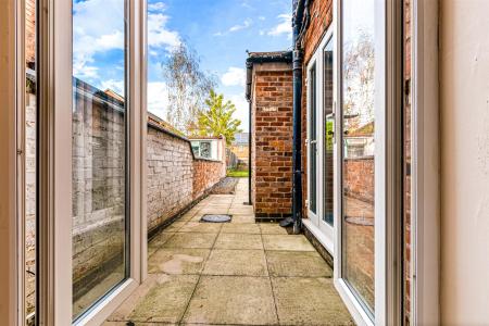 2 bedroom Terraced House for sale in Knighton Lane, Leicester