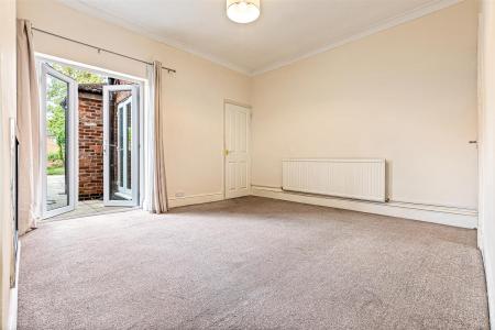 2 bedroom Terraced House for sale in Knighton Lane, Leicester
