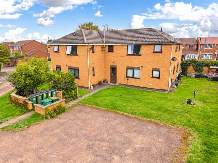 1 bedroom Studio flat for sale in Spinney Halt, Whetstone, Leicester