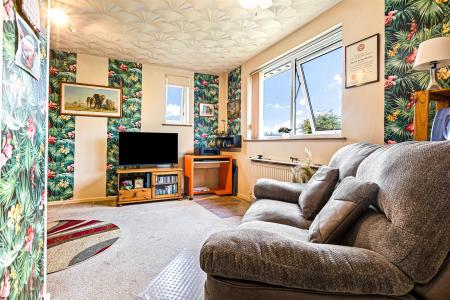 1 bedroom Studio flat for sale in Spinney Halt, Whetstone, Leicester