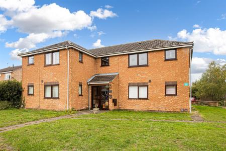 1 bedroom Studio flat for sale in Spinney Halt, Whetstone, Leicester