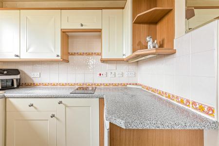 1 bedroom Studio flat for sale in Spinney Halt, Whetstone, Leicester