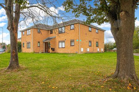 1 bedroom Studio flat for sale in Spinney Halt, Whetstone, Leicester
