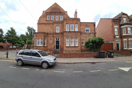 6 bedroom Property to let in Saxby Street, Leicester