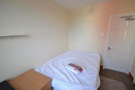 5 bedroom Property to let in Landseer Road, Leicester