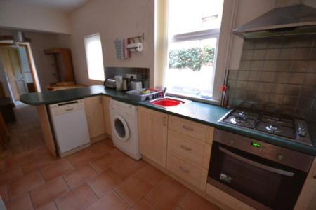 5 bedroom Property to let in Landseer Road, Leicester
