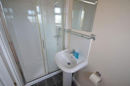 5 bedroom Property to let in Landseer Road, Leicester