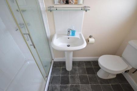 5 bedroom Property to let in Landseer Road, Leicester