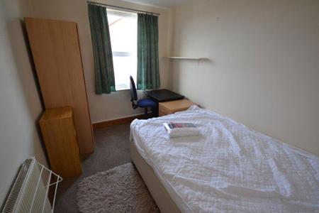 5 bedroom Property to let in Landseer Road, Leicester