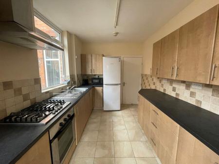 4 bedroom Property to let in Thurlow Road, Leicester