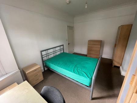 4 bedroom Property to let in Thurlow Road, Leicester