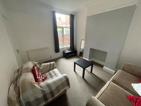 4 bedroom Property to let in Thurlow Road, Leicester
