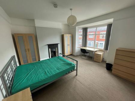4 bedroom Property to let in Thurlow Road, Leicester