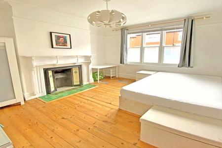 4 bedroom Property to let in Adderley Road