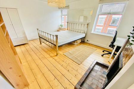 4 bedroom Property to let in Montague Road, Leicester