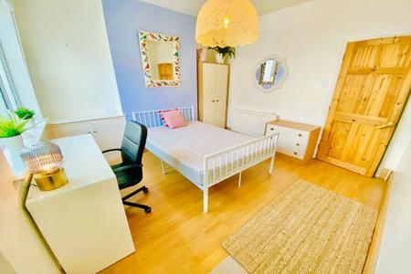 4 bedroom Property to let in Montague Road, Leicester