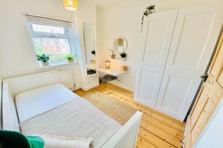 4 bedroom Property to let in Montague Road, Leicester