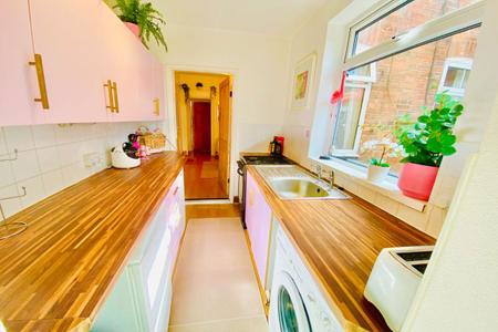 4 bedroom Property to let in Montague Road, Leicester