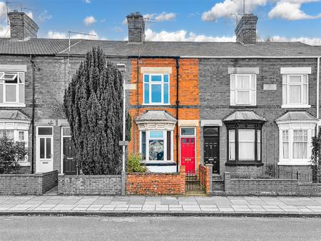 Knighton Fields Road East, Knighton Fields