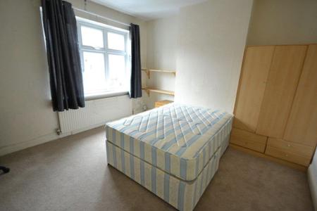 2 bedroom Property to let in West Avenue, Leicester