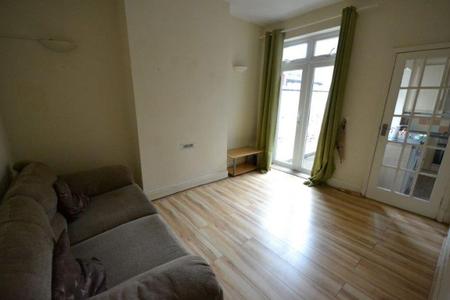 2 bedroom Property to let in West Avenue, Leicester