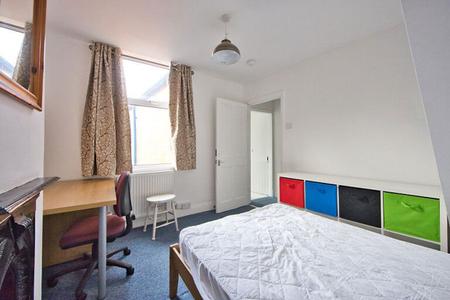 4 bedroom Property to let in Avenue Road Extension, Leicester