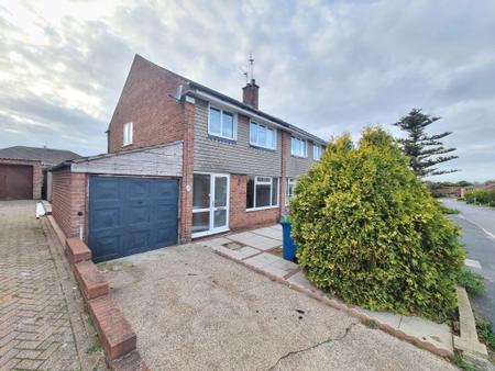 3 bedroom Property to let in Fairway, Keyworth, Nottinghamshire