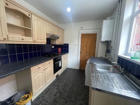 4 bedroom Property to let in Lorne Road, Leicester
