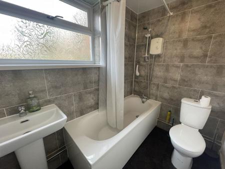4 bedroom Property to let in Lorne Road, Leicester