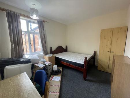 4 bedroom Property to let in Lorne Road, Leicester
