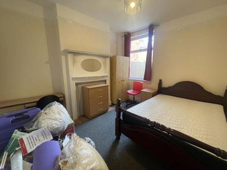 4 bedroom Property to let in Lorne Road, Leicester