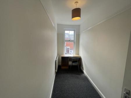 4 bedroom Property to let in Lorne Road, Leicester