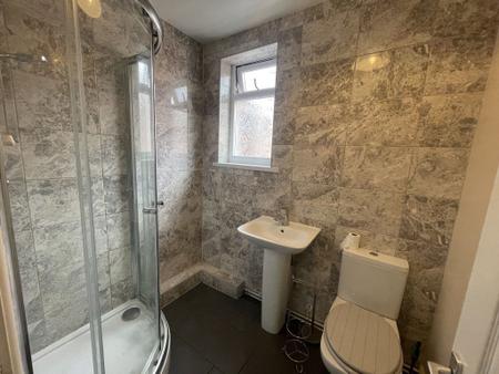 4 bedroom Property to let in Lorne Road, Leicester