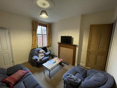 3 bedroom Property to let in Montague Road, Leicester
