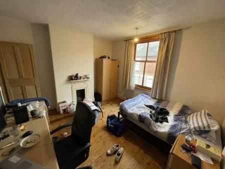 3 bedroom Property to let in Montague Road, Leicester