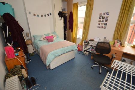 5 bedroom Detached house to let in Albion Road, Fallowfield, Manchester, M14